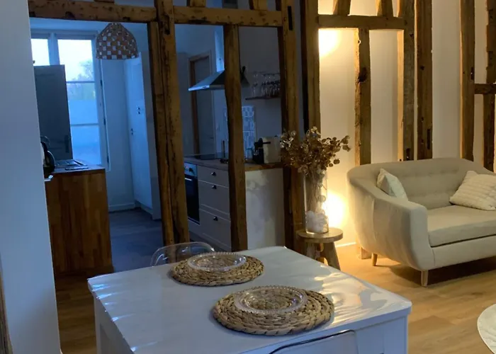 Arthus Menalippe Apartment *