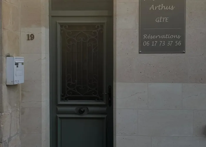 Arthus Menalippe Apartment